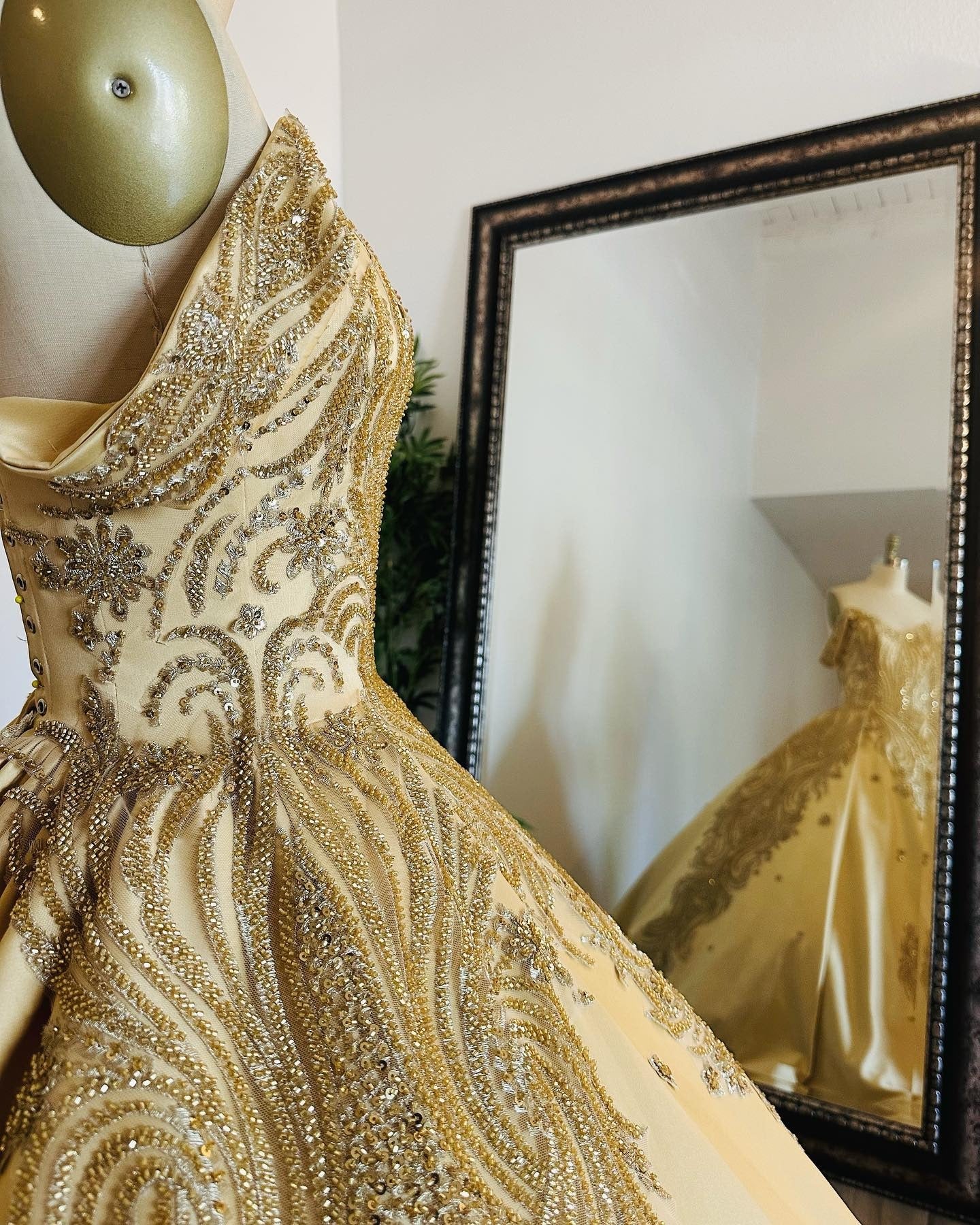 Gold Satin Quinceanera Dress Off-Shoulder Ball Gown with Intricate Appliques for Sweet 16