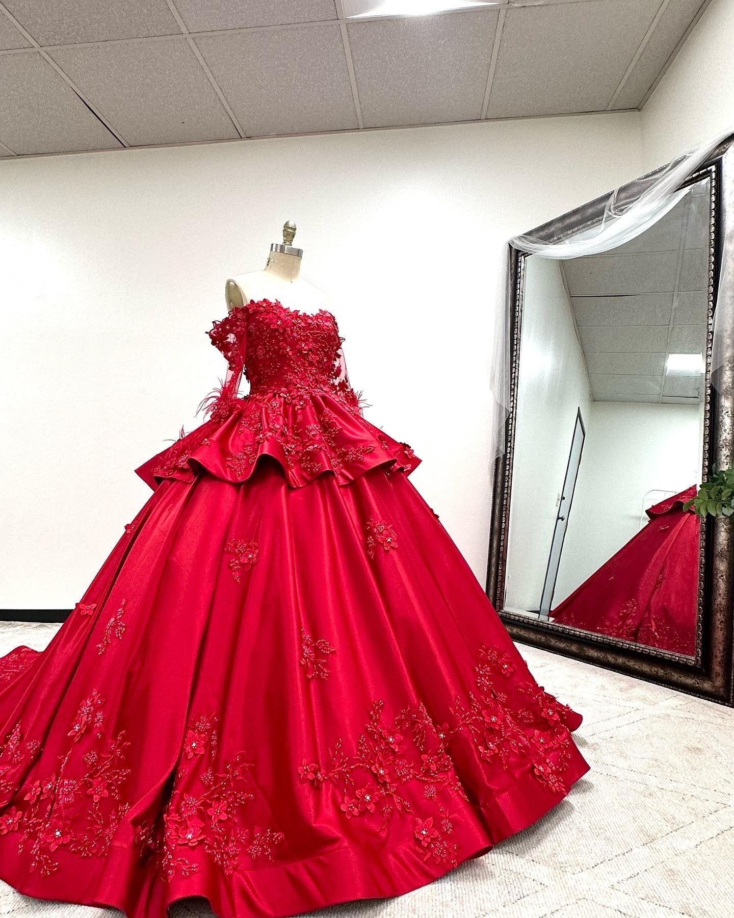 Off-Shoulder Long Sleeve Red Satin Quinceanera Dress with Floral Lace Appliques Perfect for Sweet 16 Celebrations