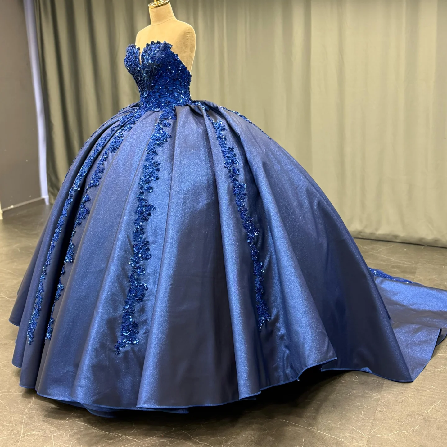 Exquisite Dark Navy Satin Quinceanera Dress Strapless Sequined Ball Gown with Pleated Glitter Detail for Sweet 16 & Formal Evenings