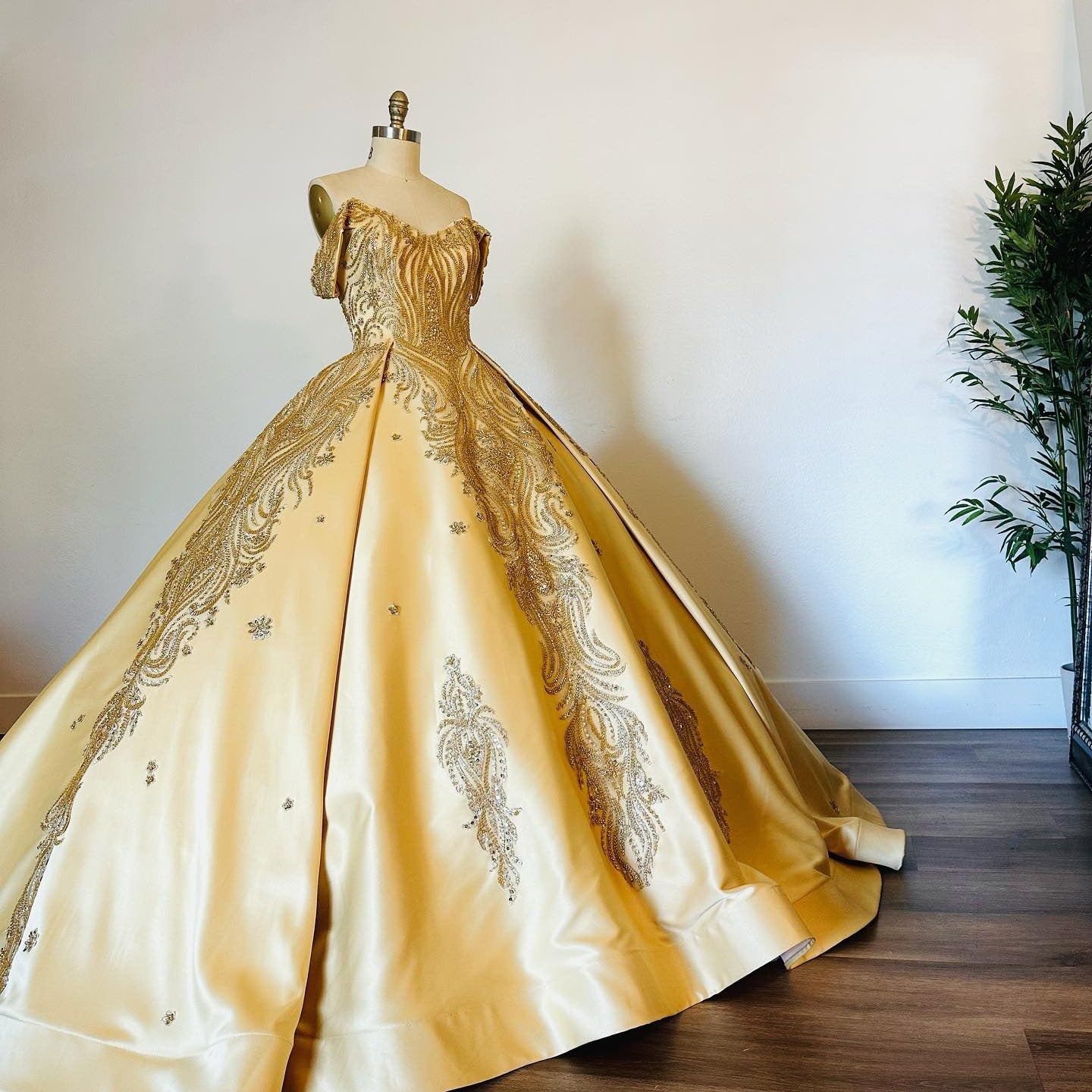 Gold Satin Quinceanera Dress Off-Shoulder Ball Gown with Intricate Appliques for Sweet 16