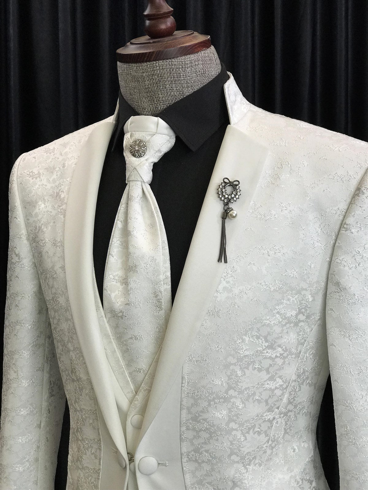 Newinlook Christian White Jacquard Three-Piece Wedding Suit with Unique Lapel