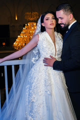 GorgeousA-Line V-Neck Sleeveless Tulle Floor-Length Wedding Dresses with Appliques