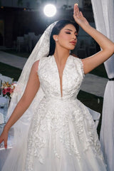 GorgeousA-Line V-Neck Sleeveless Tulle Floor-Length Wedding Dresses with Appliques