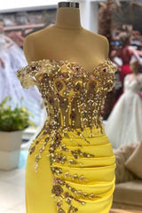 Glamorous Column Yellow Sleeveless Off-The-Shoulder Stain Floor-Length Prom Dresses with Beads
