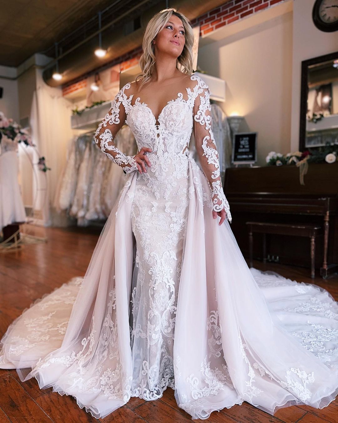 Fabulous Long Mermaid Backless V-neck Lace Wedding Gown With Detachable Train