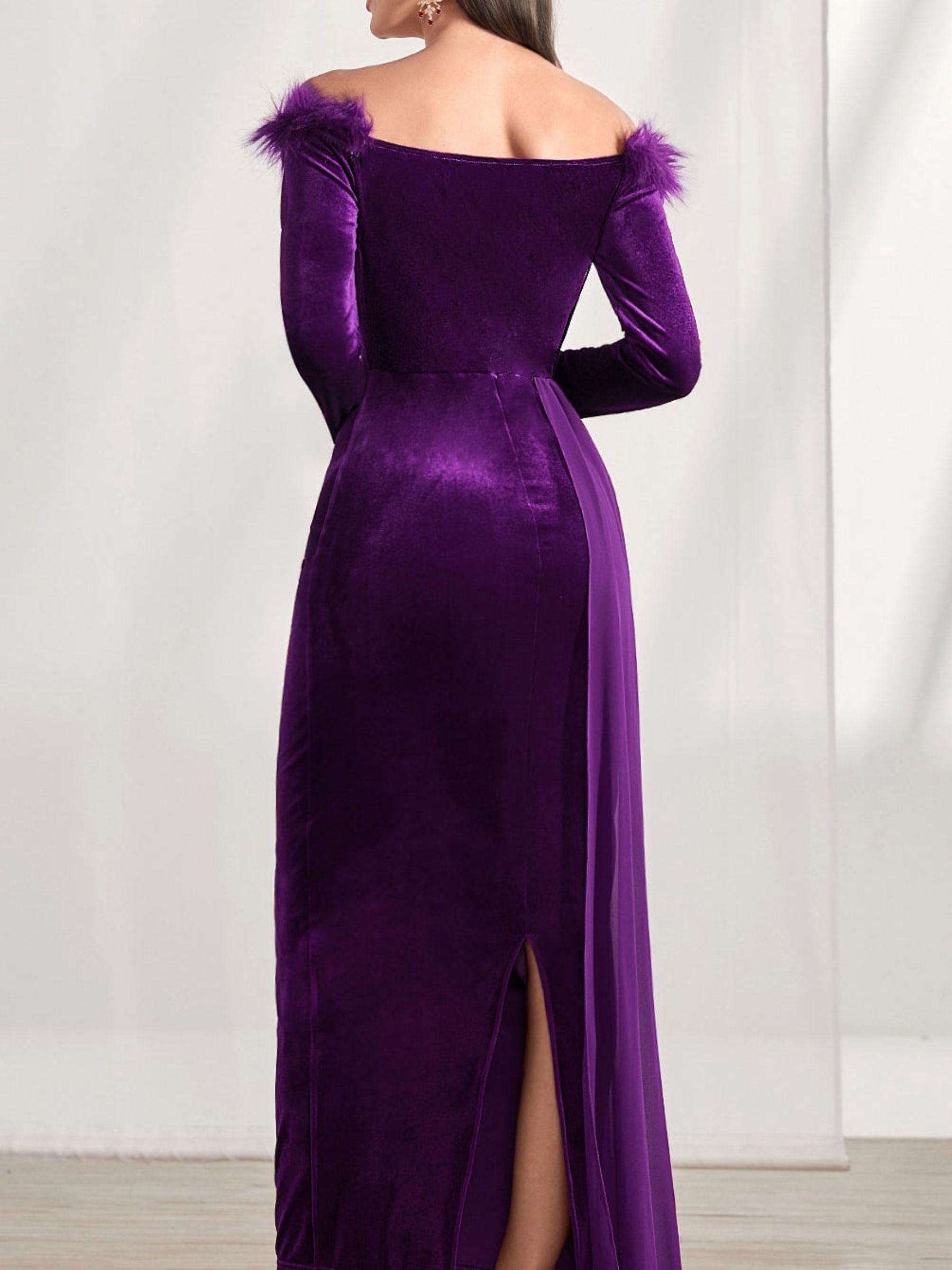 Off-the-Shoulder Asymmetrical Long Sleeve Sheath/Column Dress with Feather for Mother of the Bride & Groom