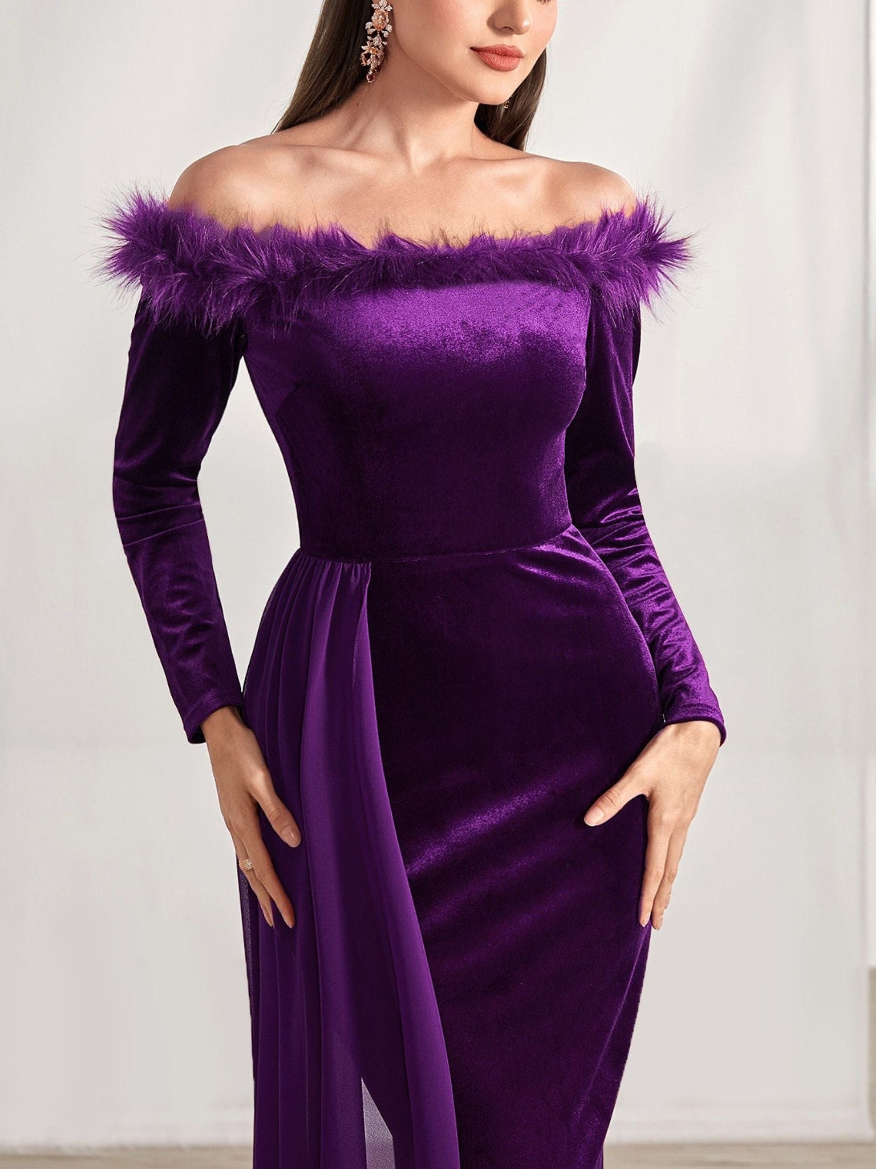 Off-the-Shoulder Asymmetrical Long Sleeve Sheath/Column Dress with Feather for Mother of the Bride & Groom