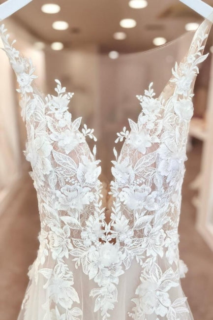 Beautiful Long A-Line Tulle Sleeveless Spaghetti Straps Split Front Wedding Dresses with Appliques