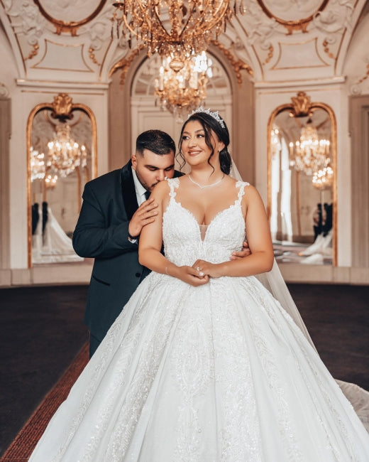 Luxury Sweetheart Ball Gown Straps Stain Wedding Dress with Appliques