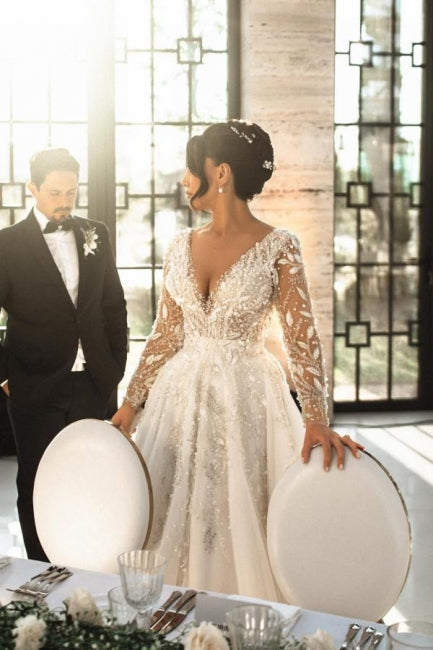 Vintage Inspired Long A-line V-neck Lacy Wedding Dress with Romantic L Newinlook Vintage Inspired Long A-line V-neck Lacy Wedding Dress with Romantic L Newinlook