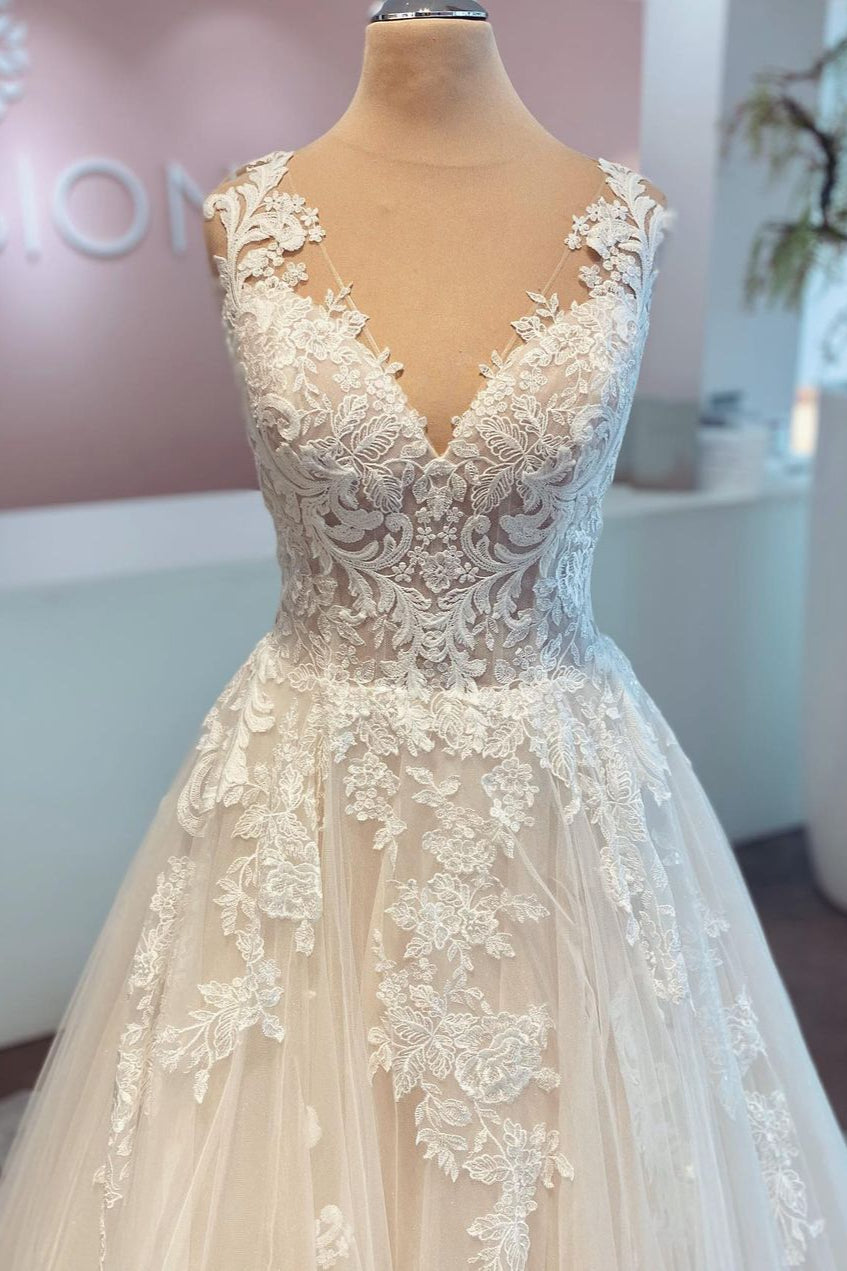 A-Line Lace Wedding Dress Sleeveless Long Bridal Gowns