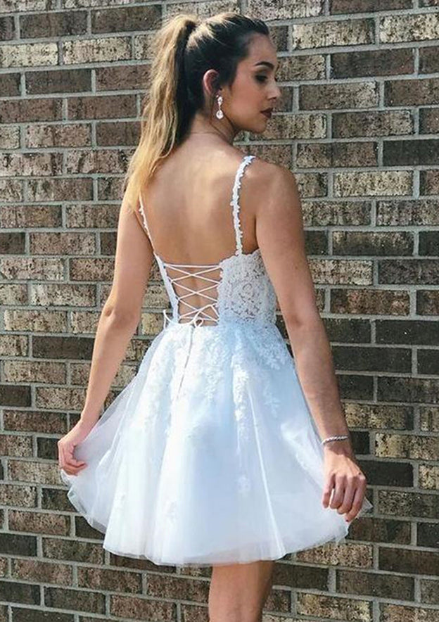 Add Elegance to Your Look with A-line V Neck Sleeveless Lace Tulle Short/Mini Homecoming Dress With Appliqued