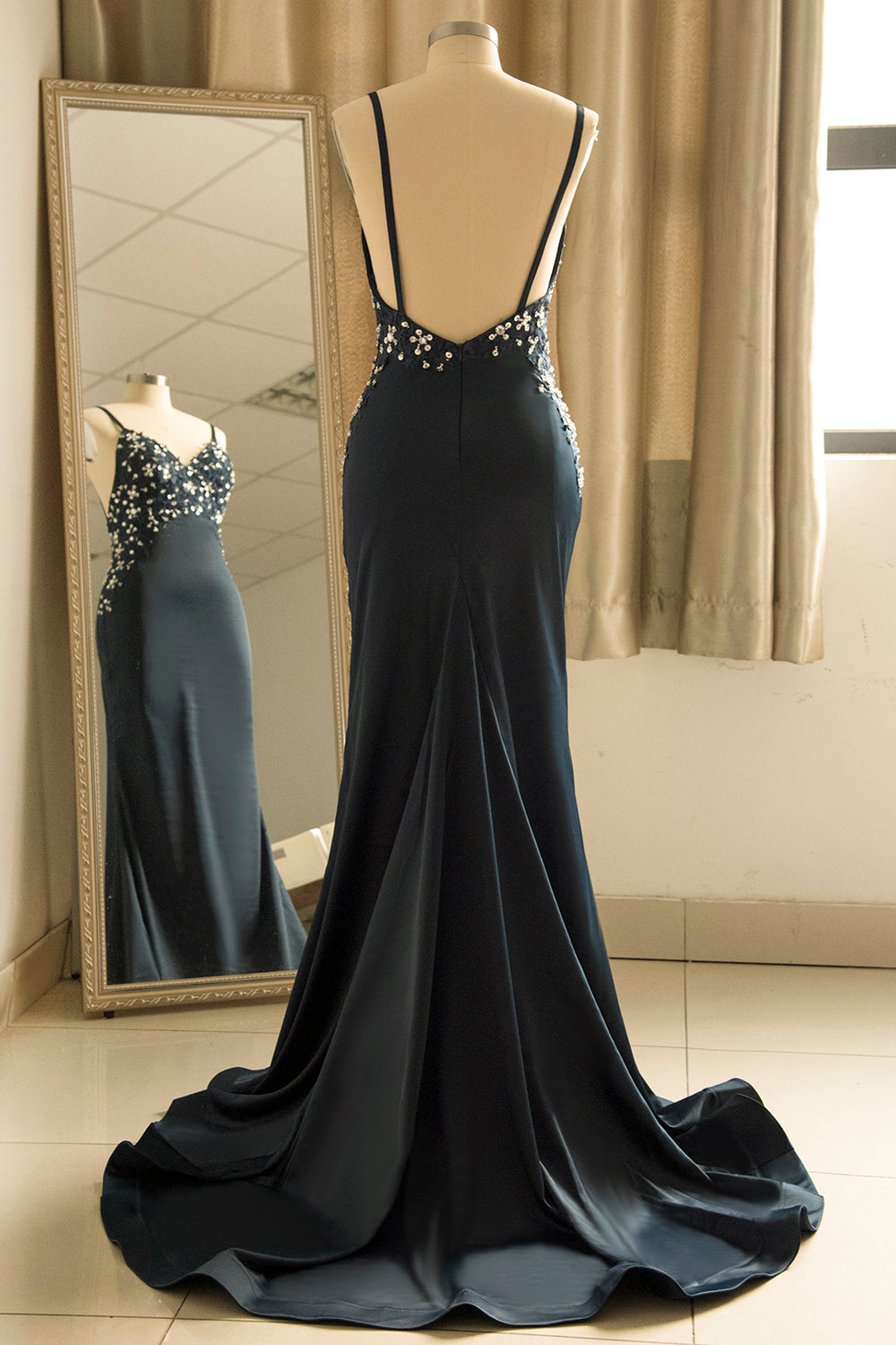 Affordable Spaghetti Straps V-Neck Prom Dresses Sleeveless Appliques Beadings Party Dresses Online