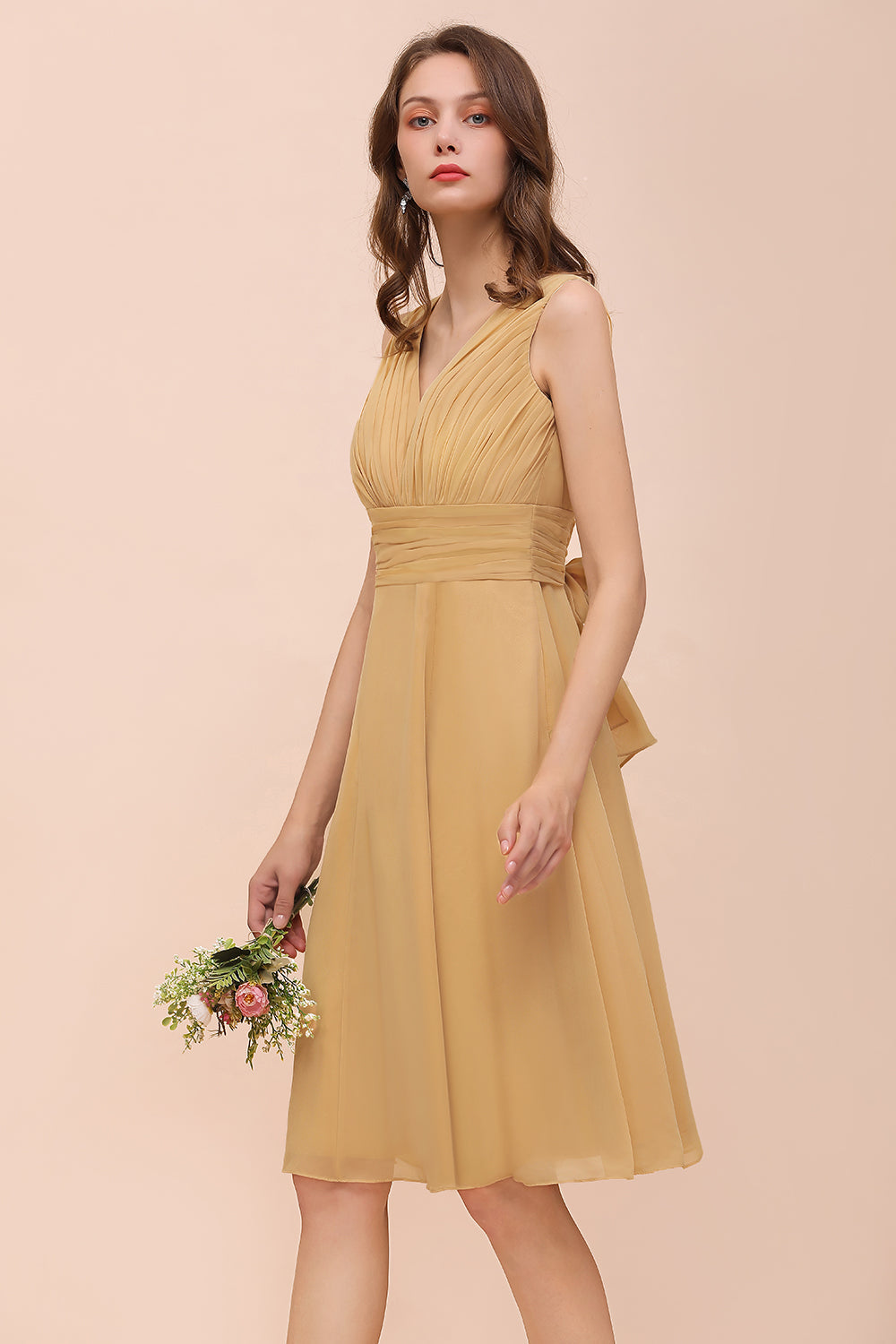 Affordable V-Neck Ruffle Gold Short Bridesmaid Dresses with Bow