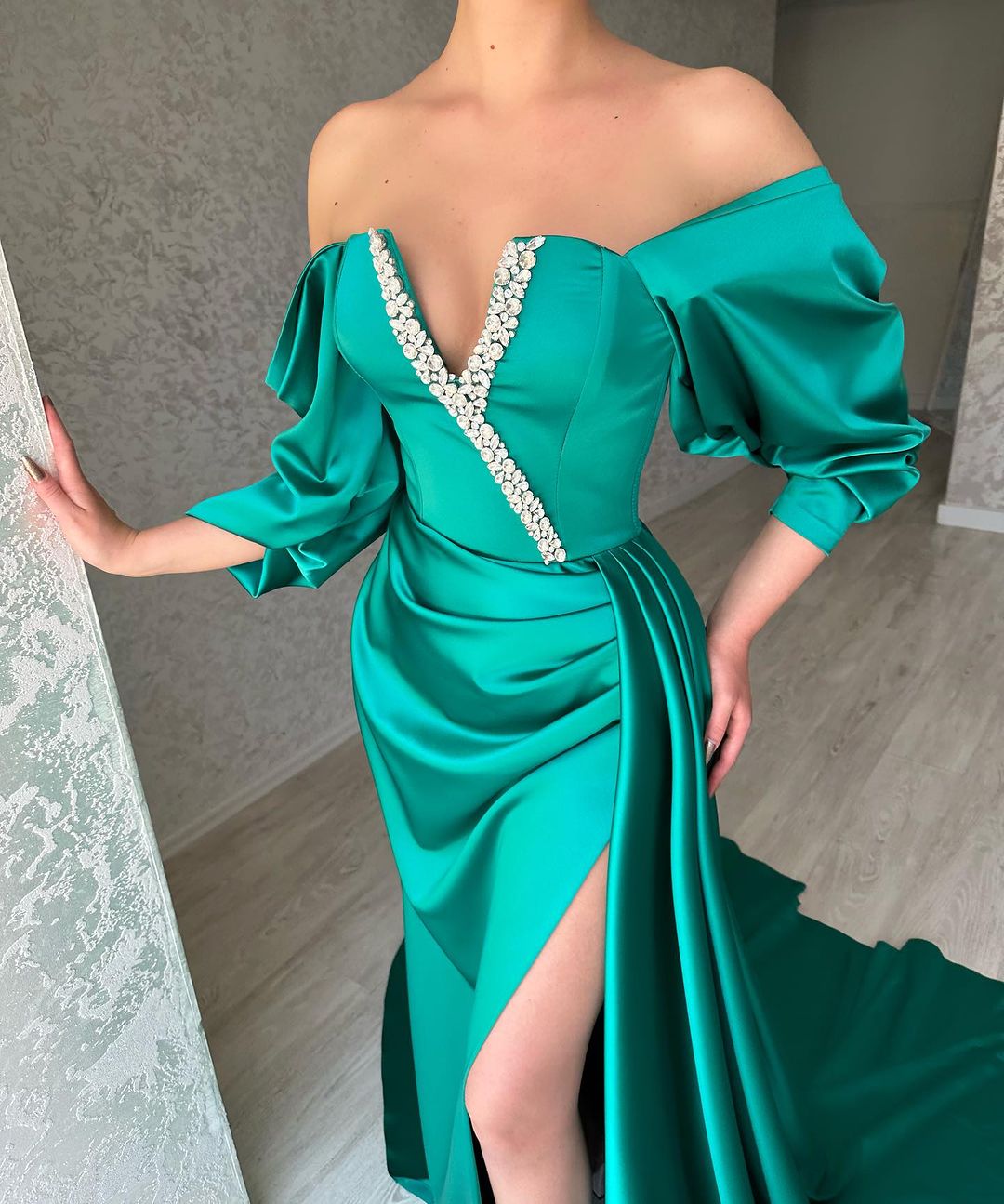 Amazing Long Green A-line Off-the-shoulder Prom Dress with Striking Slit