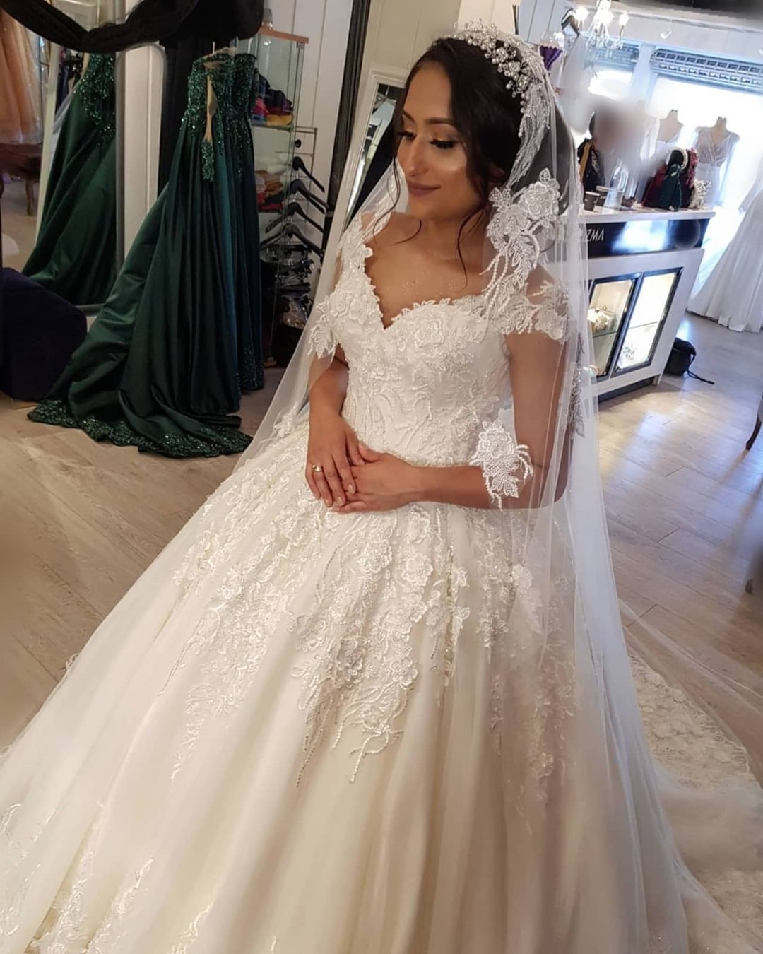 Cap Sleeves Lace Wedding Dress Ball Gown V-Neck