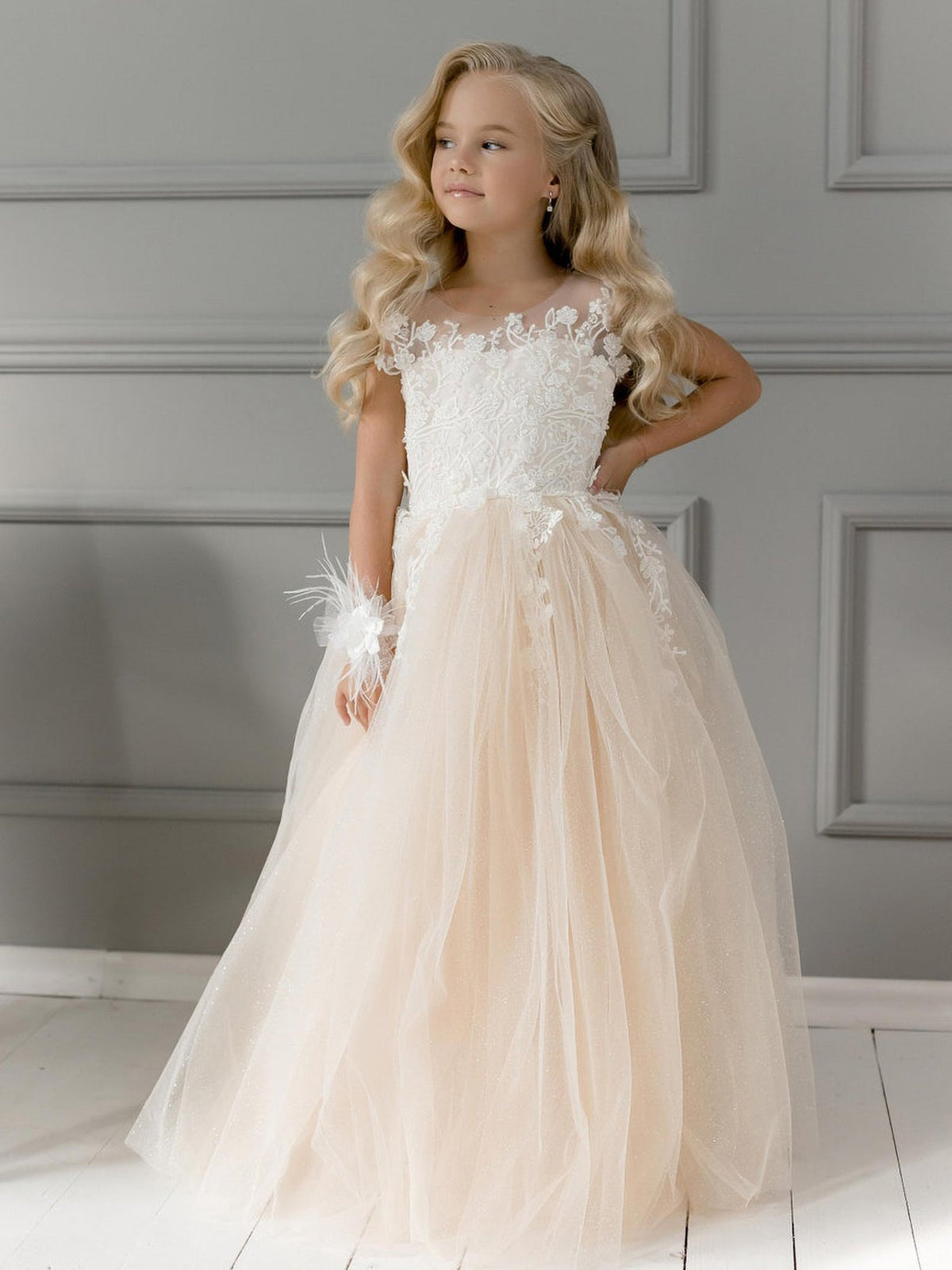 Champagne Shinning Sleeveless Ball Gown Flower Girls Dress With Lace