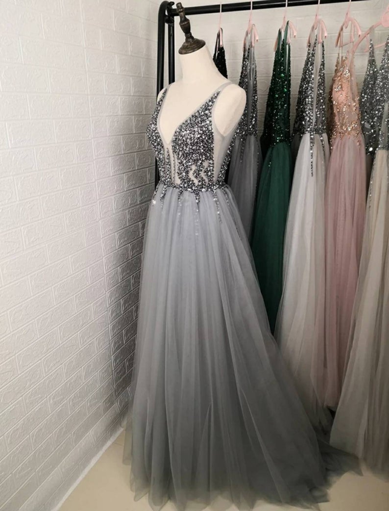 Charming V-Neck Tulle Prom Dress Long Evening Party Gowns With Lace Appliques