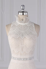Chic High-Neck Tulle Lace Wedding Dress Appliques Sleeveless Bridal Gowns with Beading Sashes Online