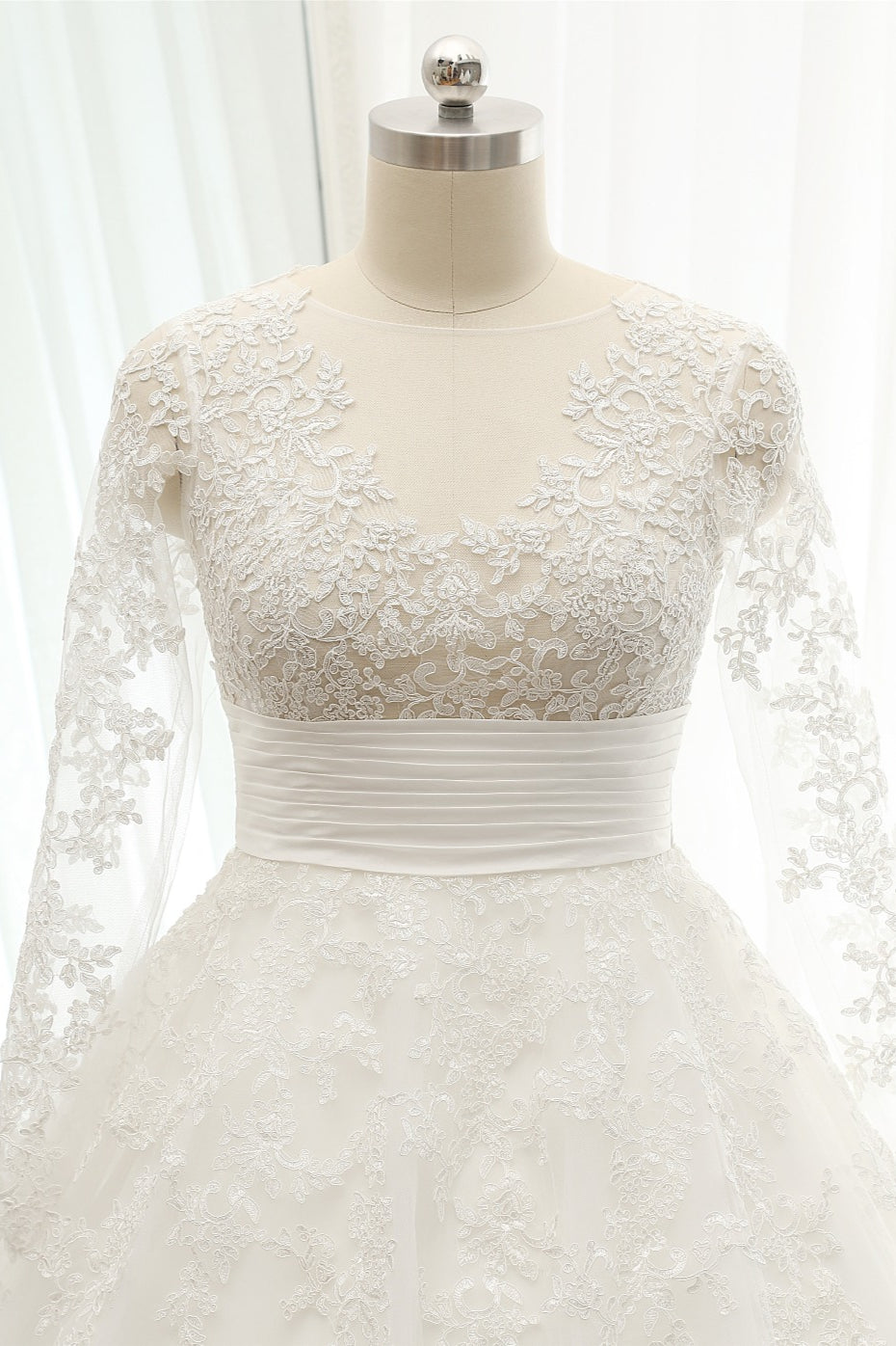 Chic Longsleeves Jewel A line Wedding Dresses White A line Tulle Bridal Gowns With Appliques Online