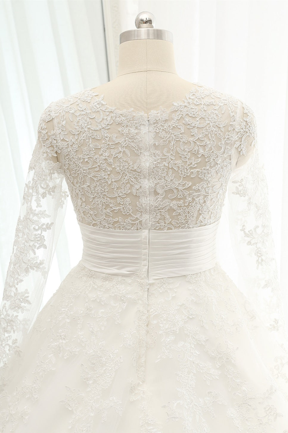 Chic Longsleeves Jewel A line Wedding Dresses White A line Tulle Bridal Gowns With Appliques Online