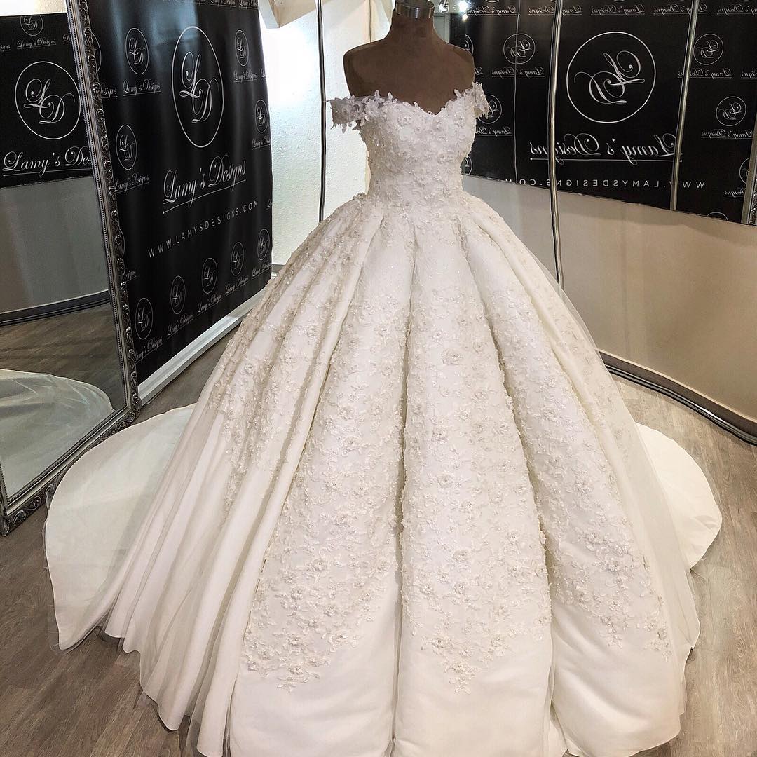 Chic Off-the-shoulder A-line White Wedding Dresses Satin Ruffles Lace Bridal Gowns With Appliques Online