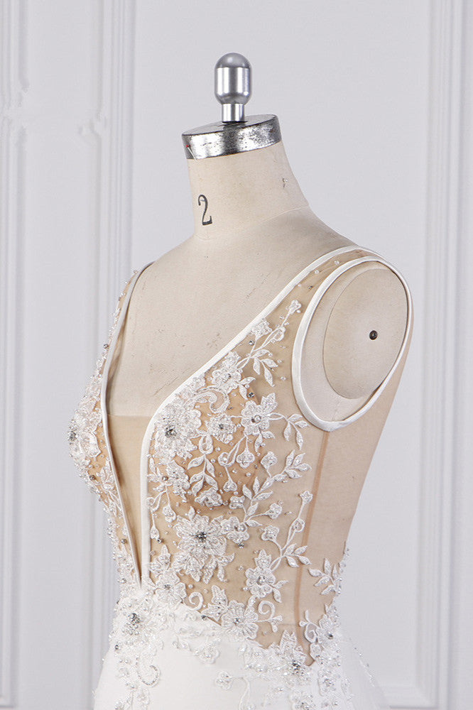 Chic Sheath White Satin V-neck Wedding Dress Tulle Lace Appliques Bridal Gowns Online