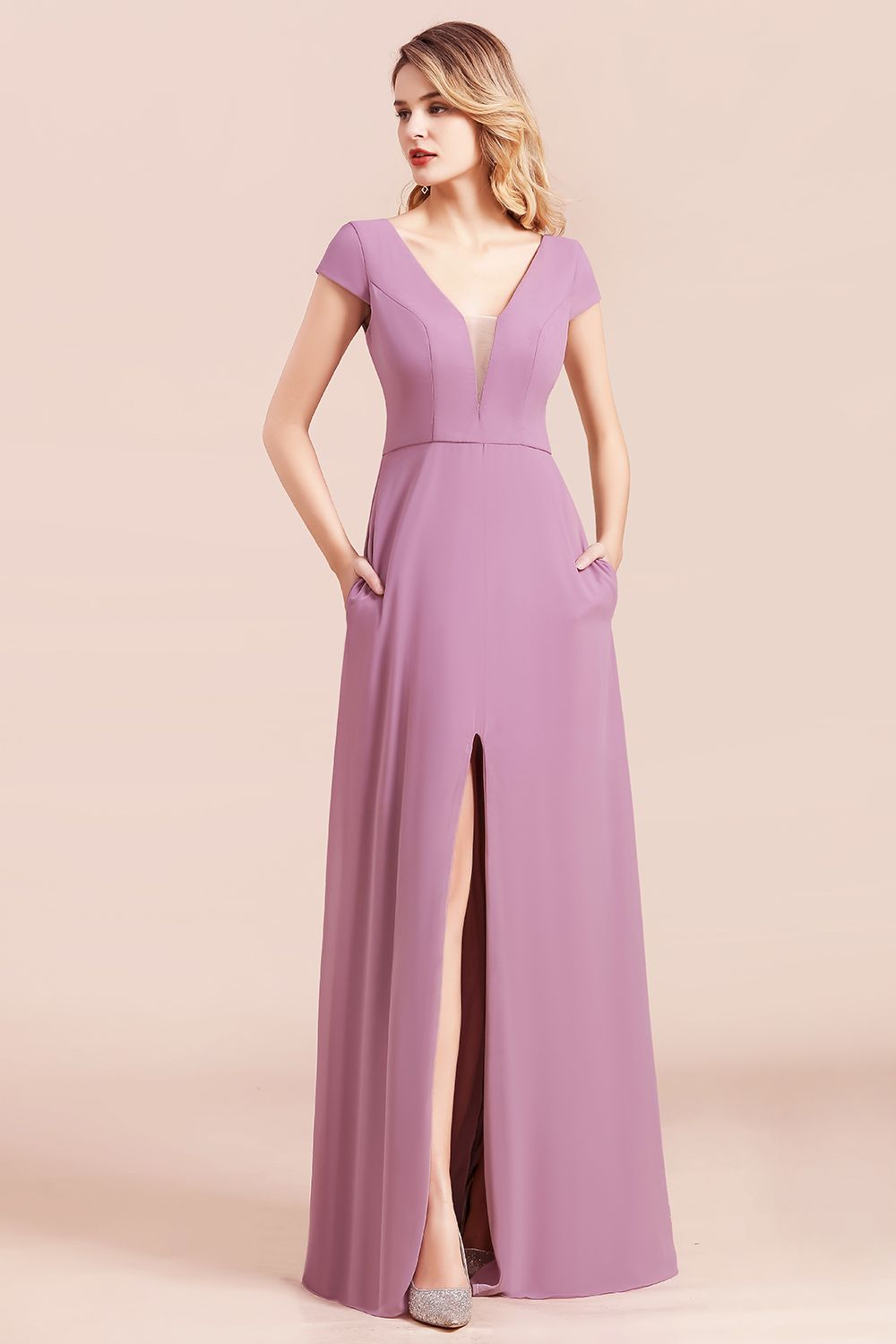 Chic V-Neck Chiffon Wisteria Bridesmaid Dresses with Short Sleeves