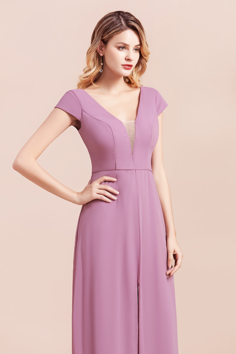 Chic V-Neck Chiffon Wisteria Bridesmaid Dresses with Short Sleeves