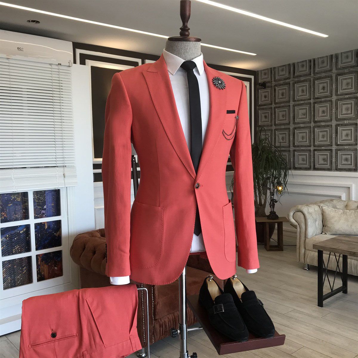 Newinlook Simple Red Blazer Prom Suit with Peaked Lapel and Two Flaps
