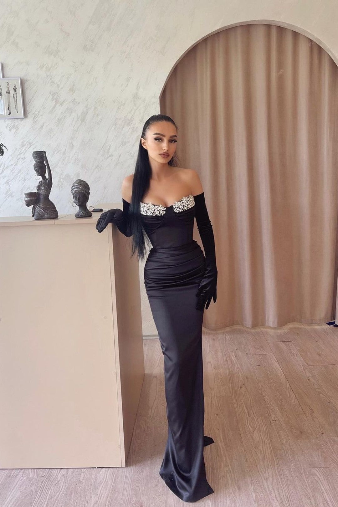 Black Off the Shoulder Formal Dress With Gloves Long Mermaid Appliques