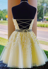 A-Line Halter Sleeveless Lace Tulle Short/Mini Homecoming Dress with Beading