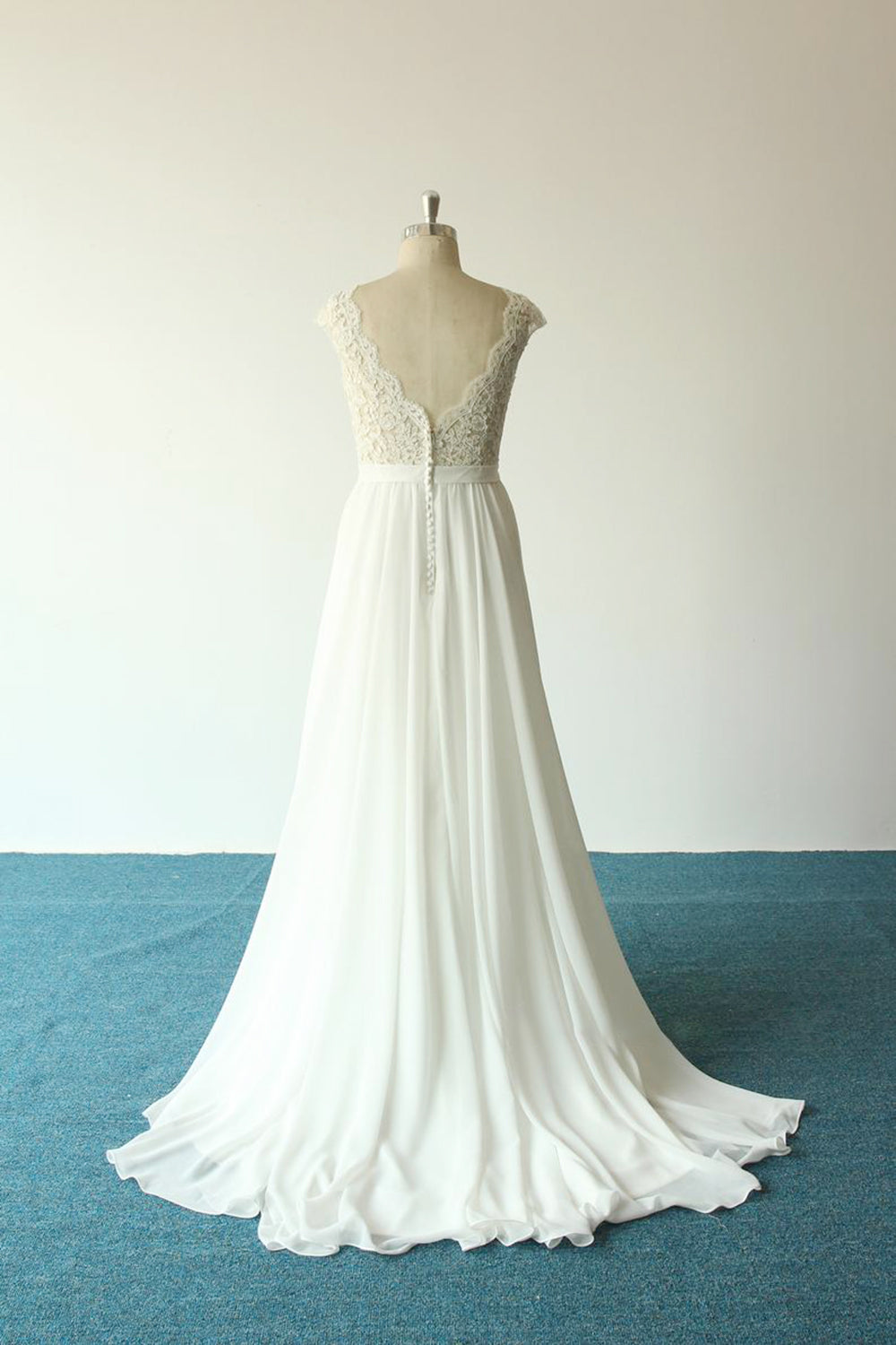 Elegant A-line White Chiffon Wedding Dress Sleeveless Appliques Bridal Gowns On Sale