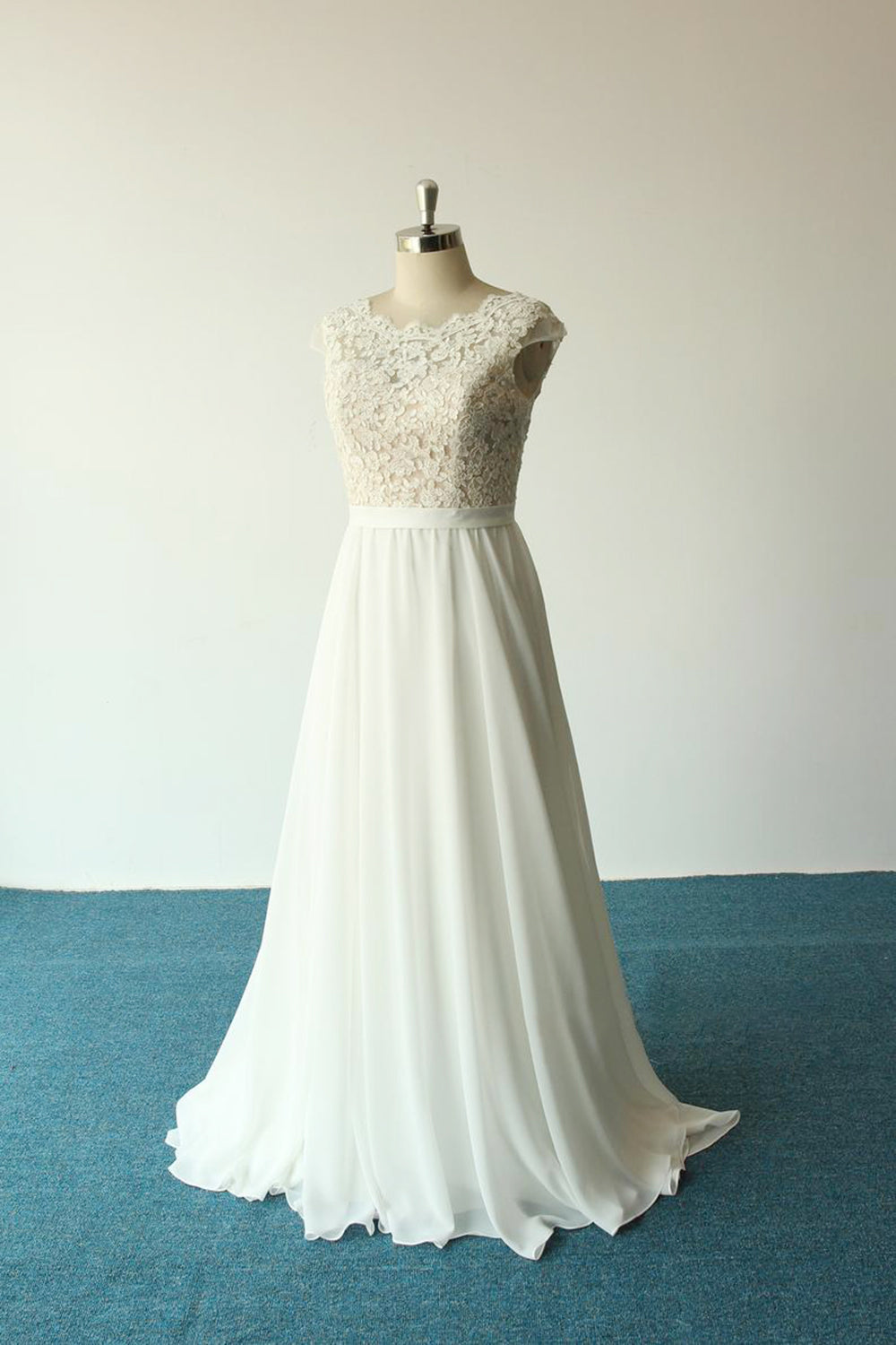Elegant A-line White Chiffon Wedding Dress Sleeveless Appliques Bridal Gowns On Sale