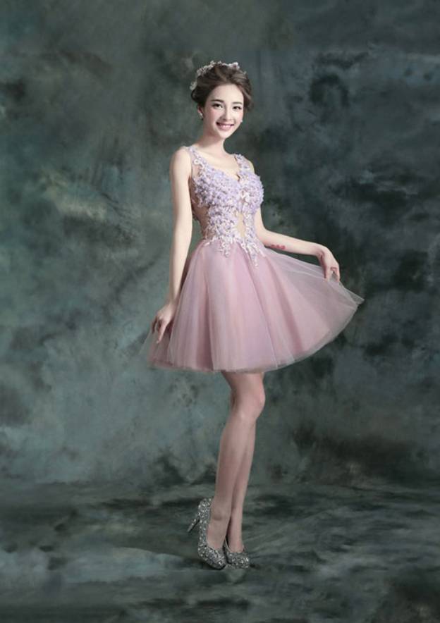 A-Line/Princess V-Neck Sleeveless Mini Tulle Homecoming Dress With Appliqued Flowers