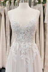 Elegant Appliques A-line V-neck Wedding Dress Straps Sleeveless Tulle Bridal Gowns On Sale