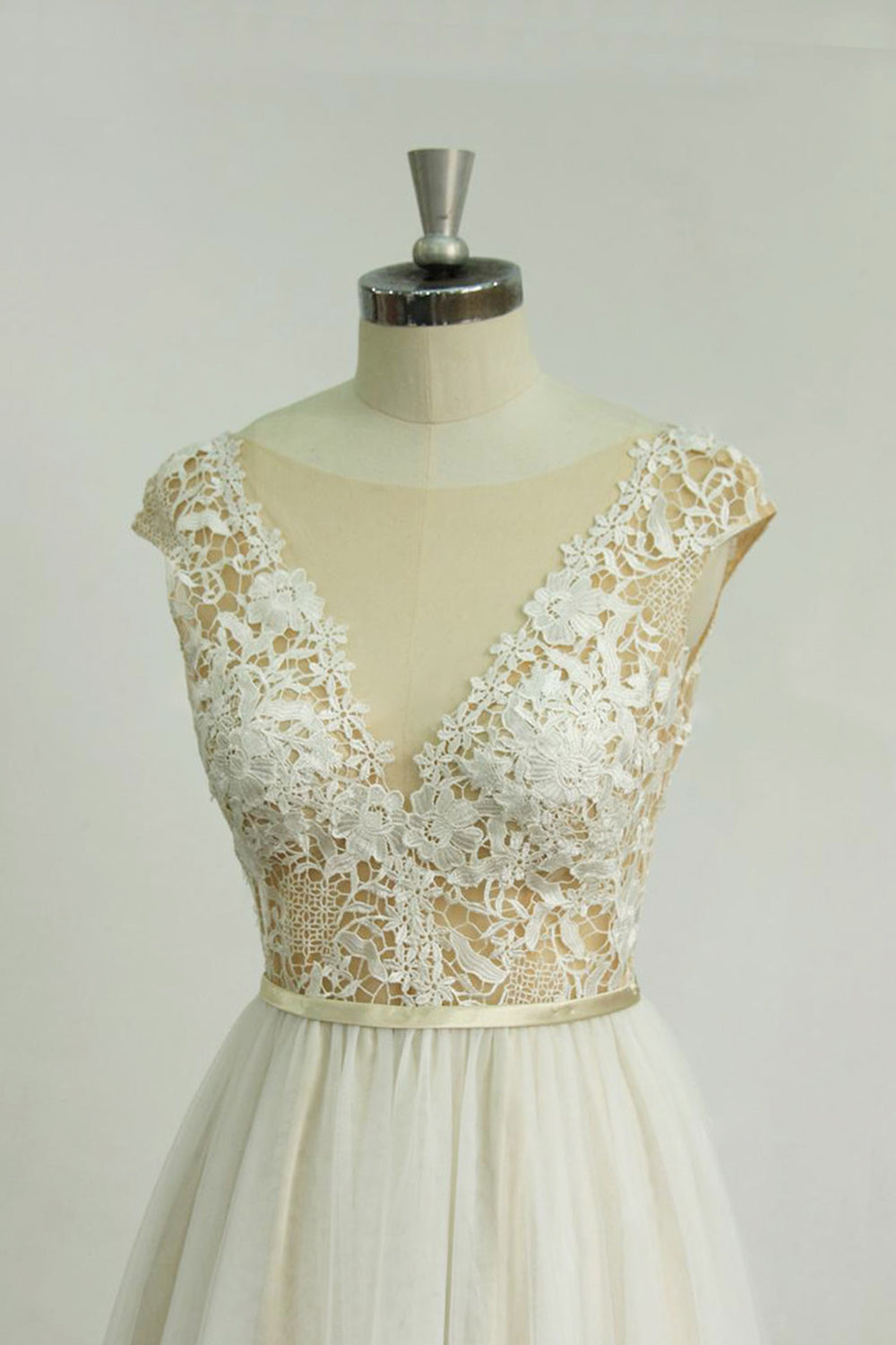 Elegant Jewel Tulle Lace Wedding Dress Sleeveless Appliques Bridal Gowns On Sale