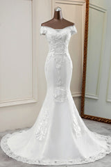 Elegant Off-the-Shoulder Sleeveless White Mermaid Wedding Dresses with Beadings