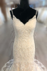 Elegant Spaghetti Straps Mermaid Wedding Dress Tulle Lace Appliques V-Neck Bridal Gowns Online