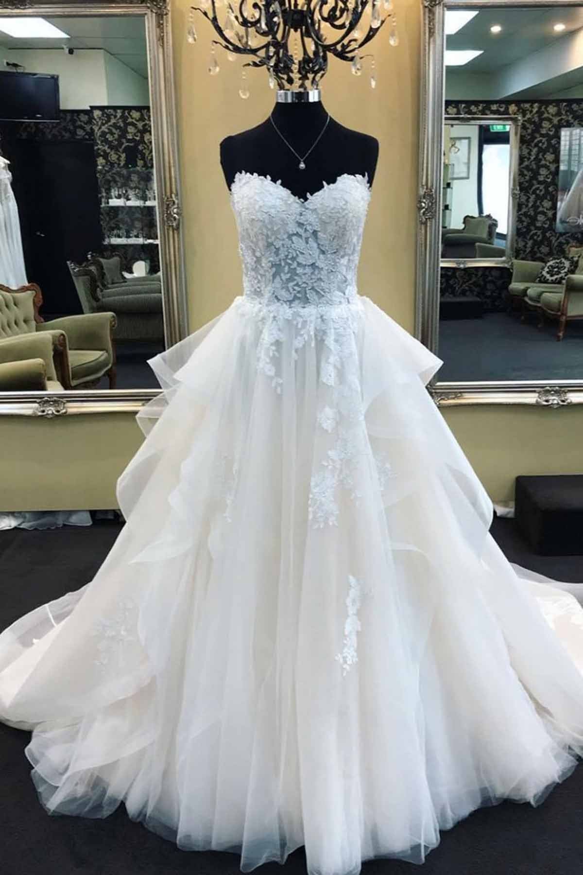 Elegant Sweetheart Long Wedding Dress With Lace Appliques Online