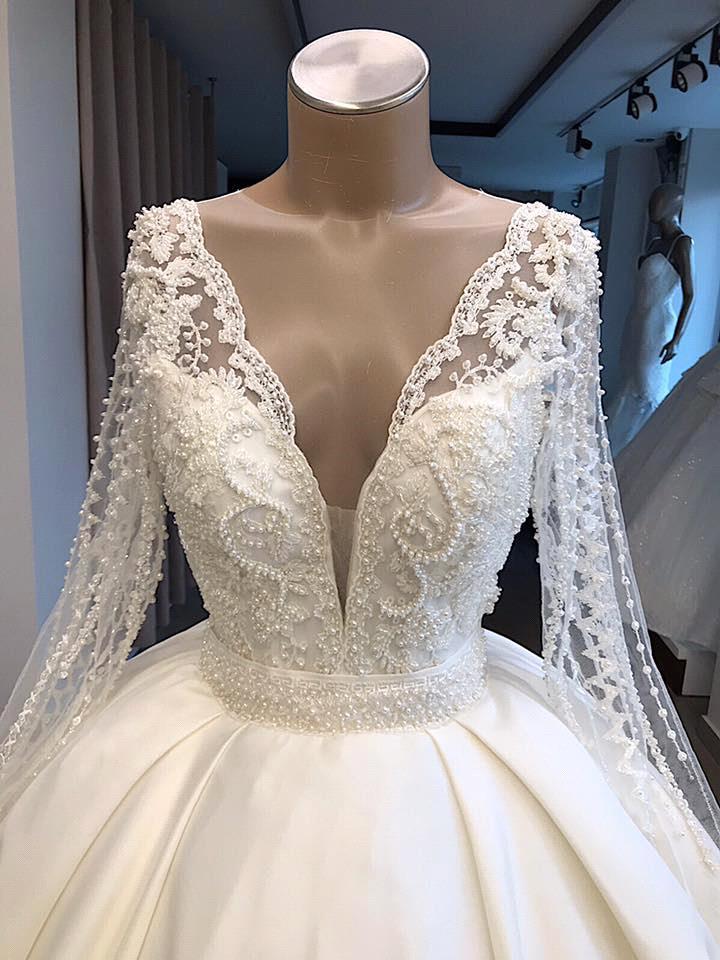 Elegant V-neck Longsleeves White Wedding Dresses Satin Lace Bridal Gowns With Appliques On Sale