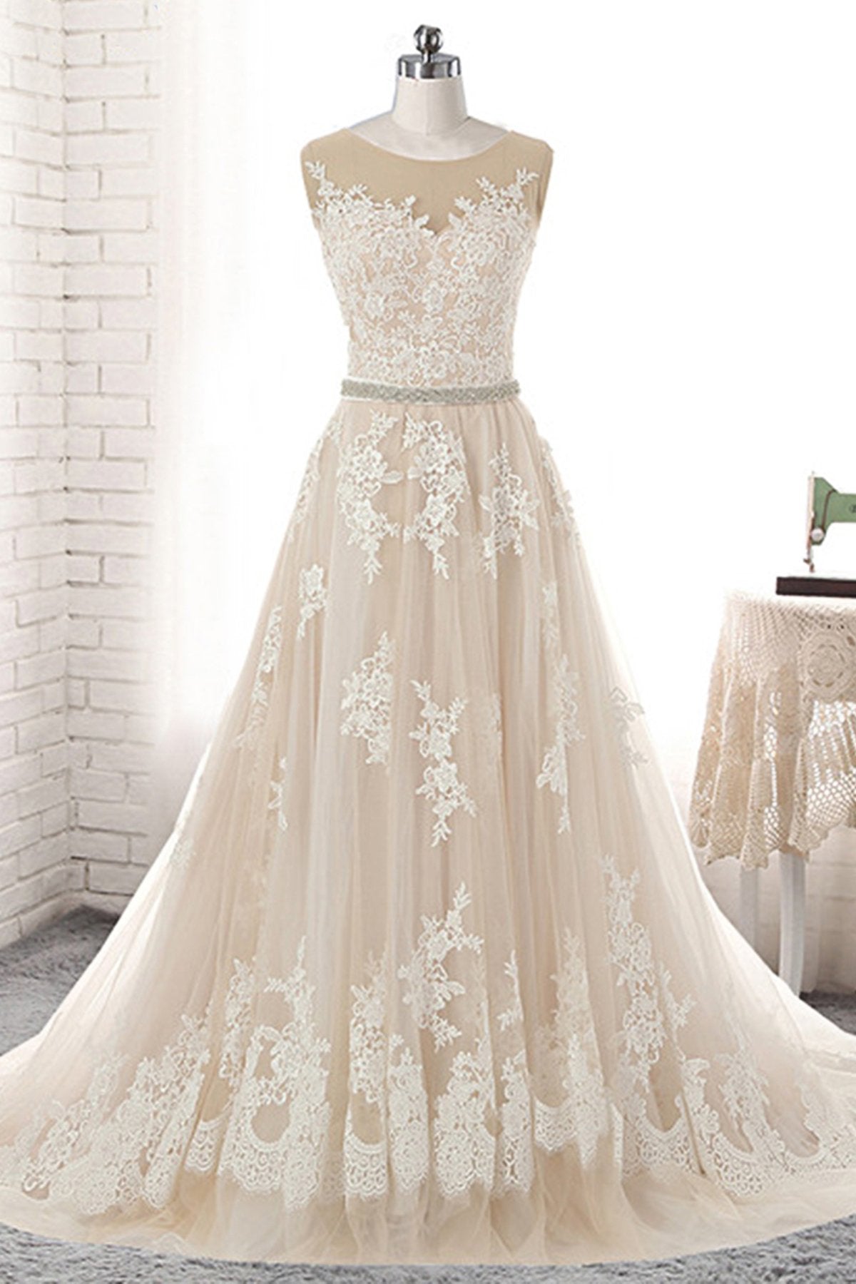 Glamorous Creamy Tulle Round Neck Long Wedding Dress White Lace Applique Bridal Gowns On Sale