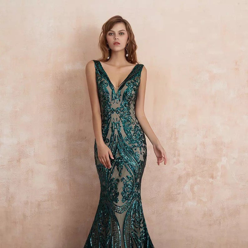 Glamorous Green Sequins Mermaid Evening Gowns Long V-Neck Prom Dress On Sale