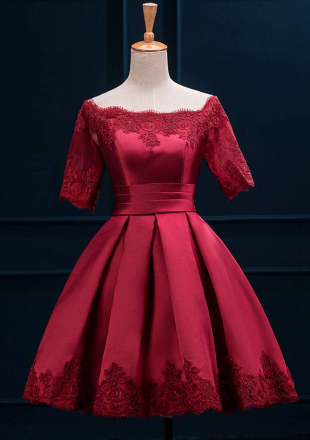 Glamorous Satin Appliqued Lace A-Line/Princess Knee-Length Cocktail Dress
