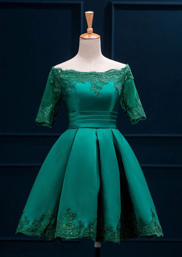 Glamorous Satin Appliqued Lace A-Line/Princess Knee-Length Cocktail Dress