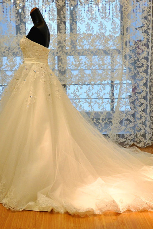 Glamorous Strapless Sleevelsss Tulle Wedding Dress Sweetheart Appliques Bridal Gowns with Rhinestones On Sale