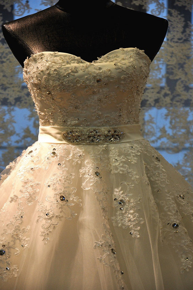 Glamorous Strapless Sleevelsss Tulle Wedding Dress Sweetheart Appliques Bridal Gowns with Rhinestones On Sale