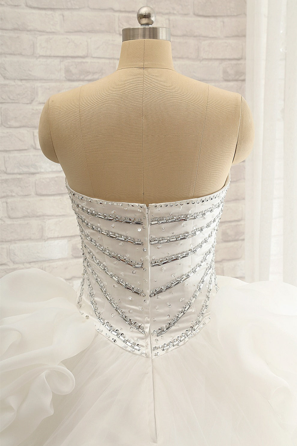 Glamorous Sweetheart White Sequins Wedding Dresses With Appliques Tulle Ruffles Bridal Gowns Online