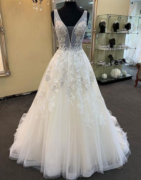 Glamorous Unique White Tulle V-Neck Wedding Dress Long Beaded Lace Bridal Gowns On Sale