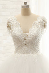 Glamorous V neck Straps White Wedding Dresses With Appliques A line Sleeveless Tulle Bridal Gowns Online